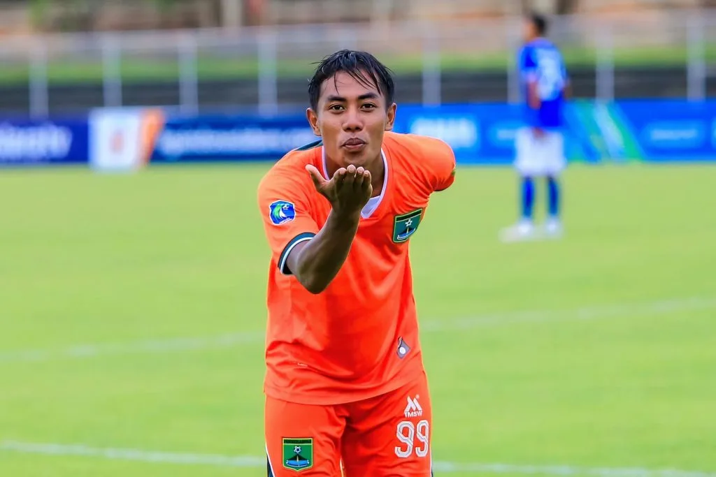 Review Pekan 12 Liga Nusantara: Persekabpas Meroket, 2 Tim Selangkah Lagi Ke 6 Besar Foto : Ali "Kacong" Mashori sedang on fire bersama Persekabpas (c)instagram-persekabpas.id