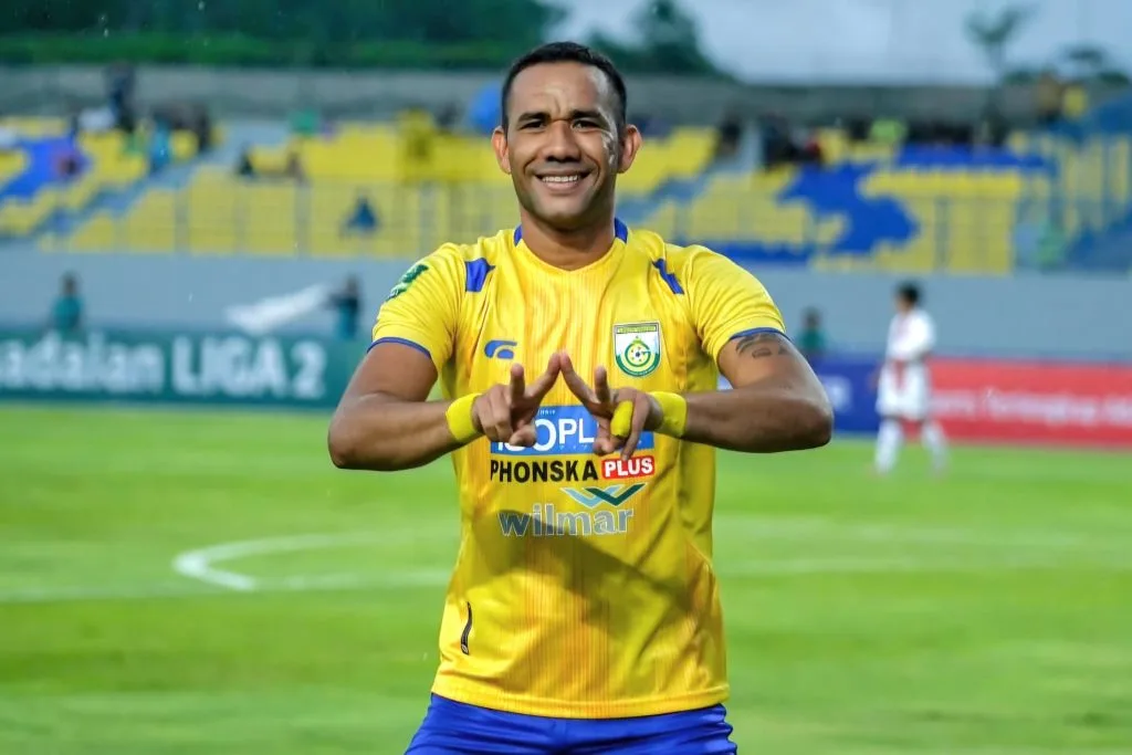 Review Pekan 18 Liga 2: PSIM Lolos 8 Besar, Rusuh Di Sidoarjo Foto : selebrasi gol Jose Wilkson (c)instagram-gresikunited