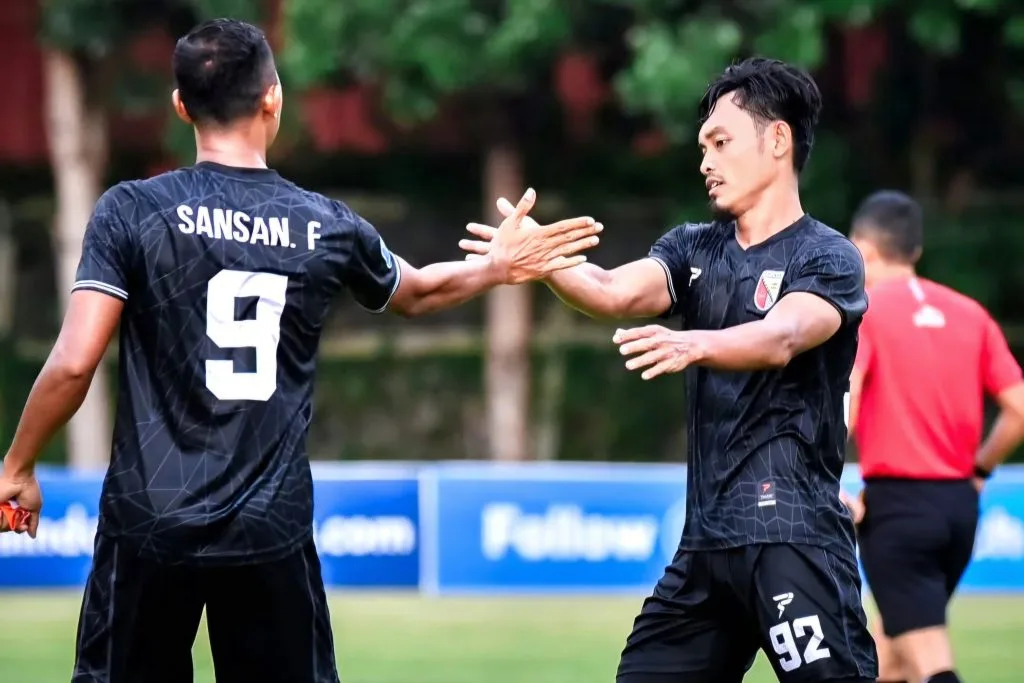 Review Pekan 10 Liga Nusantara: Kekalahan Pertama PSGC, 5 Tim Terlempar Foto : dua pemain senior Persikab, Sansan Fauzi dan Bayu Nugroho (c)instagram-persikab_bandung