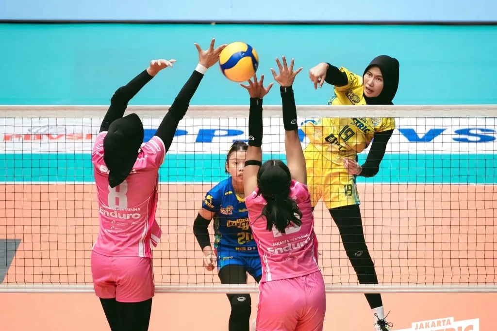 Review Proliga: Popsivo-LavAni Terbaik, Final Seru Di Yogya Foto : pevoli Jakarta Electric PLN, Ersandrina Devega saat melepaskan spike (c)instagram-jevolley.id
