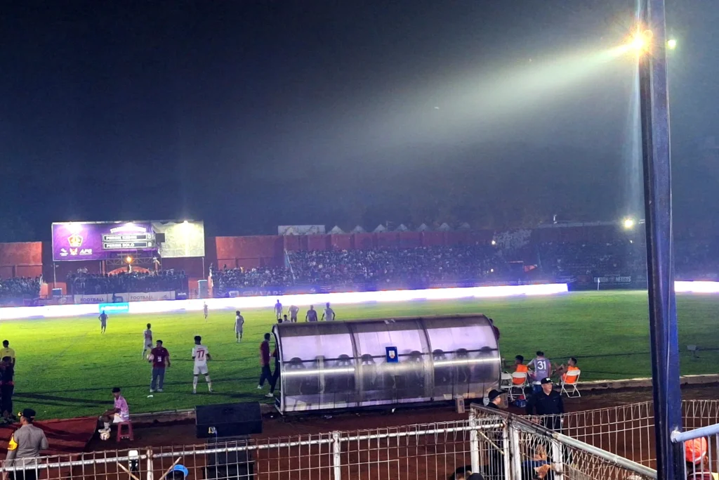 Drama Liga 1, Kartu Merah Hingga Lampu Padam Di Kediri Foto (c)iansetiawan