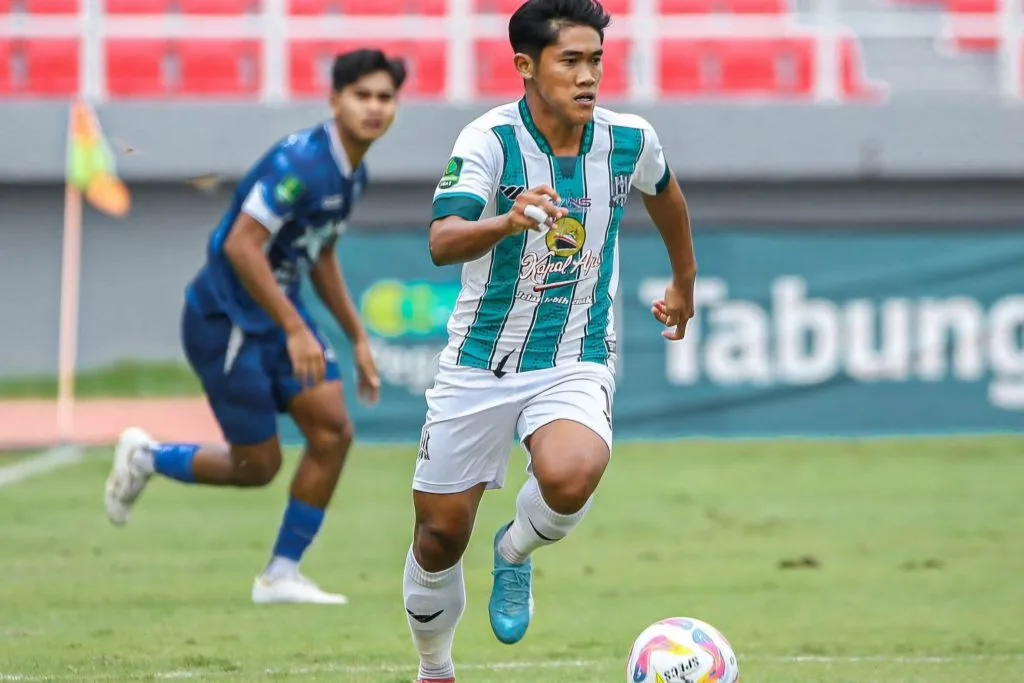 Review 8 Besar Liga 2: Persela Batal Menang, Laskar Mataram Kokoh Foto : Dwiki Mardiyanto jadi andalan lini serang (c)instagram-deltras.official
