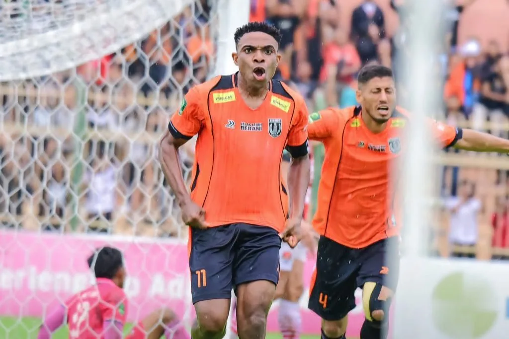 Review Play-Off Liga 2: Pesta Gol, Persibo Tentukan Nasib Di Papua Foto : gol Osas Saha menjaga peluang Persibo bertahan di Liga 2 (c)instagram-persibo.bojonegoro