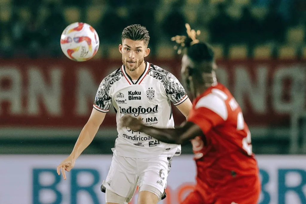 Gol Menit 98 Hindarkan Persis Solo Dari Kekalahan Foto : Brandon Wilson tampil solid di lini tengah Bali United (c)X-BaliUtd
