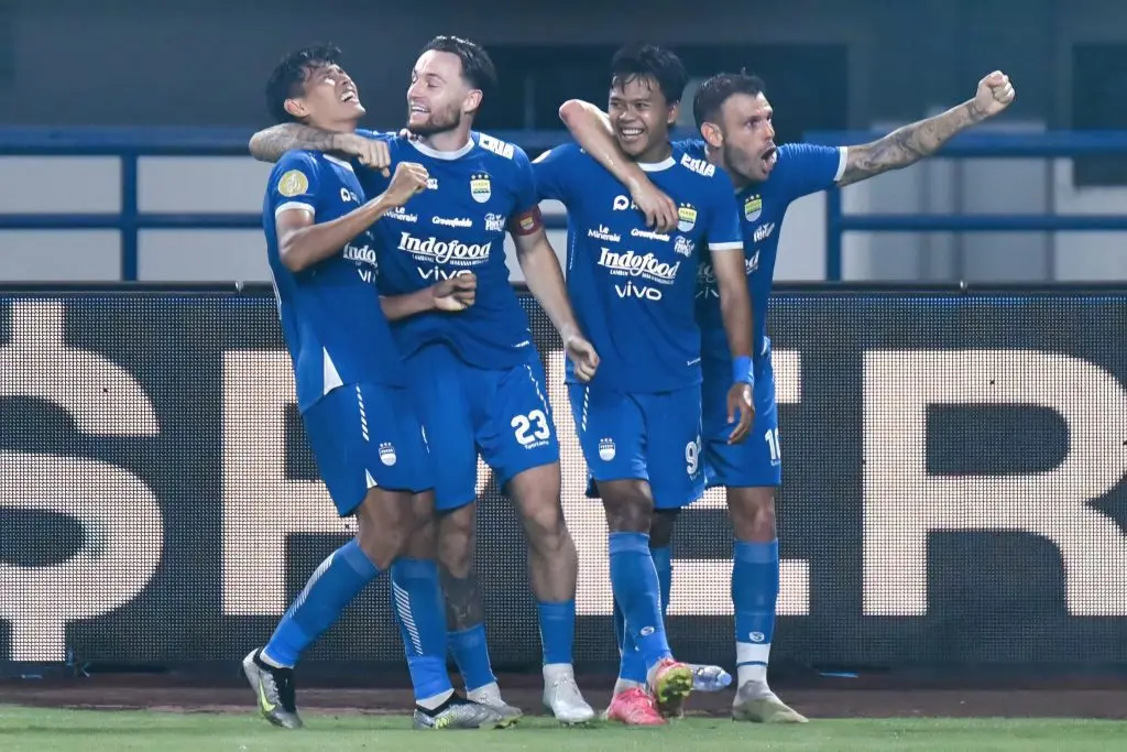 Review Pekan 26 Liga 1: Kartu Merah Kembali Jadi Penentu Poin Foto : Persib Bandung konsisten memimpin klasemen Liga 1 (c)X-Persib
