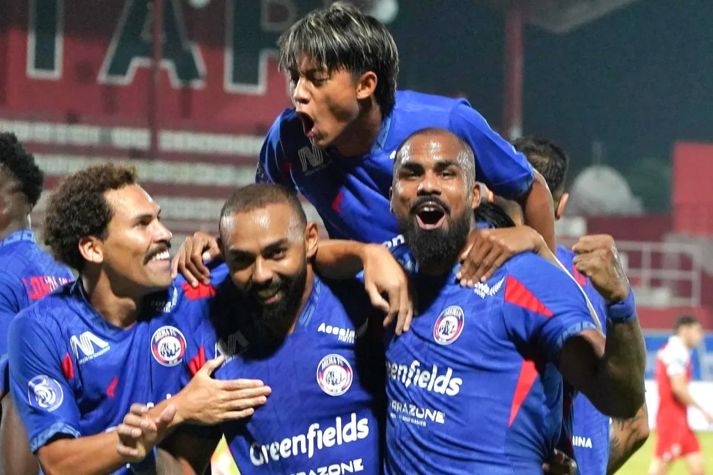 Review Pekan 27 Liga 1 : Papan Atas Hangat, PSIS Melorot Ke Zona Merah Foto : Dalberto Luan Belo konsisten mencetak gol (c)media-aremafc