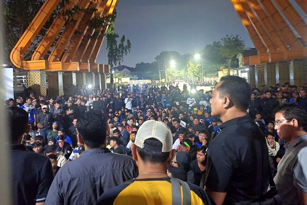 PSIS Semarang Sudah Pasrah Turun Kasta Ke Liga 2 Foto : aksi demo suporter di Stadion Jatidiri (c)iansetiawan