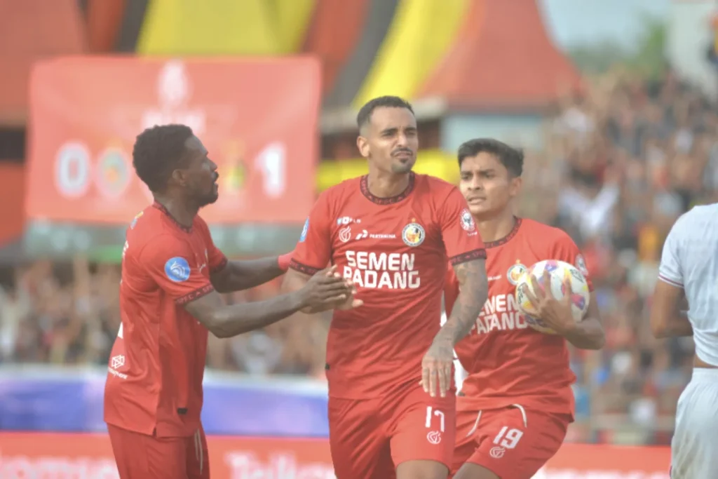 Tahan Semen Padang, Persik Buat Zona Merah Menyala Foto : Semen Padang FC harus menjalani laga hidup mati untuk bertahan di Liga 1 (c)ligaindonesiabaru.com