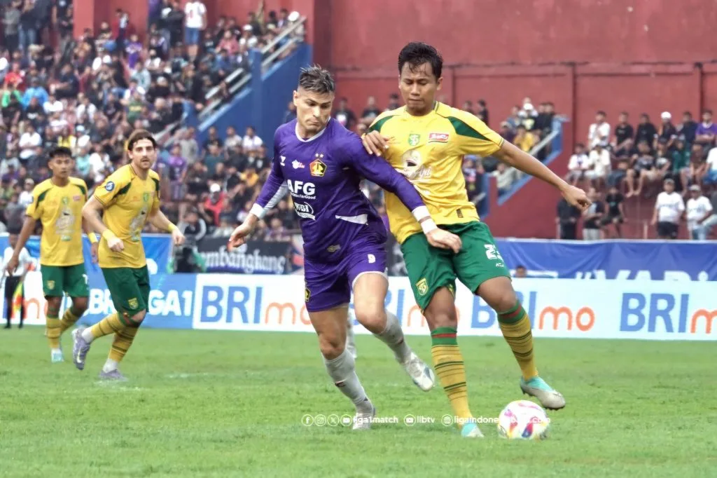 Review Pekan 31 Liga 1: Persib Kunci Juara, Zona Degradasi Memanas Foto : Gol Ramiro Fergonzi gagalkan kemenangan Persebaya sekaligus membuat Persib juara (c)ligaindonesiabaru.com