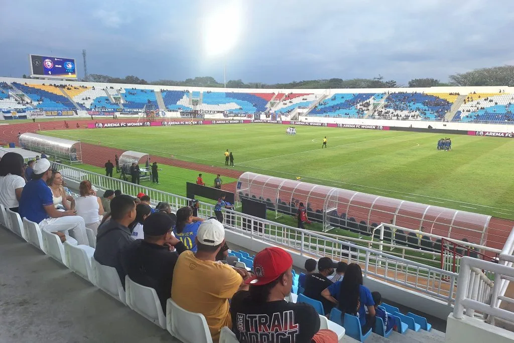 Performa Arema FC Menurun, Suporter Makin Sepi Foto : suasana pertandingan Super League di Stadion Kanjuruhan Malang (c)IanSetiawan