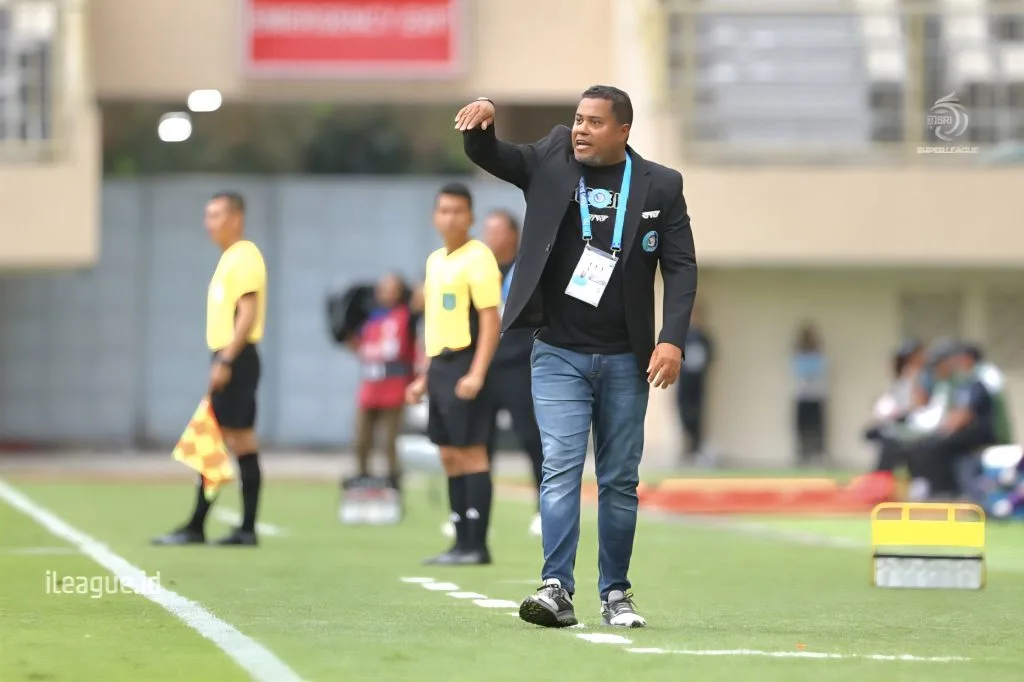 3 Poin Penting Persik, Laga Ketat Di Sleman Foto : Pelatih PSBS Biak, Divaldo Alves (c)ileague.id
