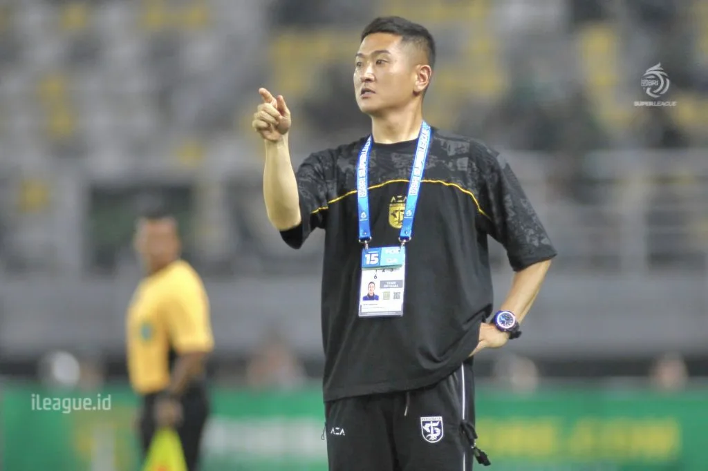 Review Pekan 15 Super League : Kiprah Nahkoda Baru Foto : Shin Sang-gyu berperan sebagai pelatih caretaker di Persebaya (c)ileague.id