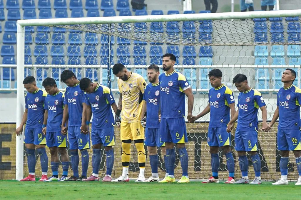 Arema FC Usung Spirit Tinggi, Khas Alm Kuncoro Foto : Julian Guevara dan rekan setim saat jelang pertandingan (c)Media-AremaFC