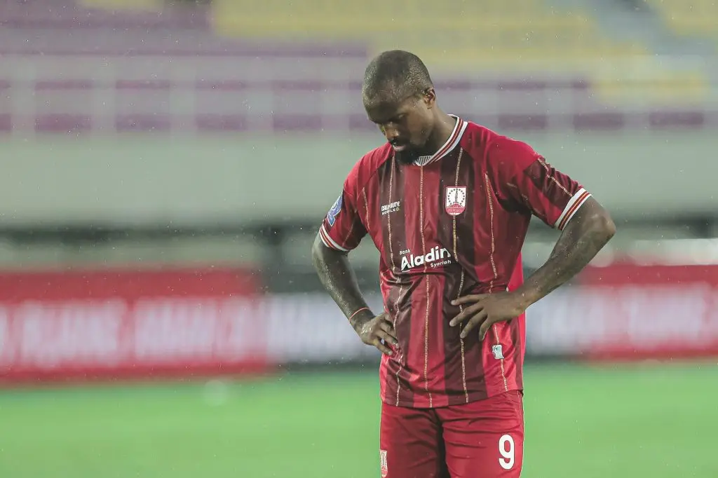 Review Pekan 16 Super League : Persib Tergusur Foto : Gervane Kastaneer tertunduk lesu menyikapi hasil Laskar Sambernyawa (c)X-persisofficial