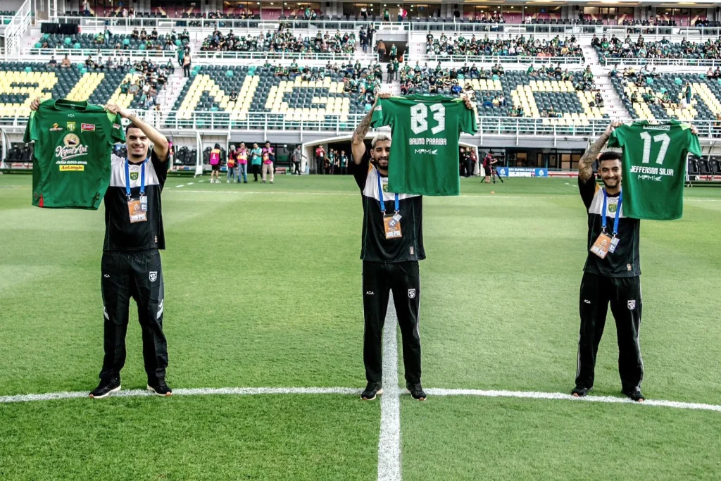 Hasil Manis Persebaya, Ultah Pahit Madura United Foto : 3 pemain asing baru Persebaya (c)X-persebayaupdate