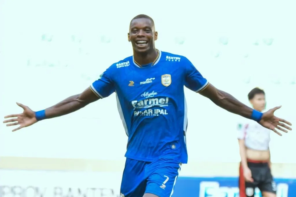 Review Pekan 16 Championship : Tiga Besar Ketat Foto : Adilson Da Silva meramaikan bursa top skorer Championship (c)Instagram-adhyaksafcbanten