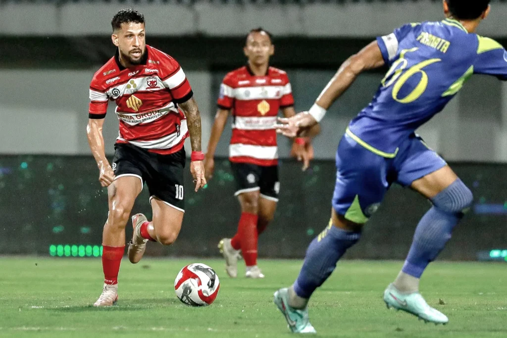 Madura United Kini Akrab Dengan Skor Telak Madura United Kini Akrab Dengan Skor Telak