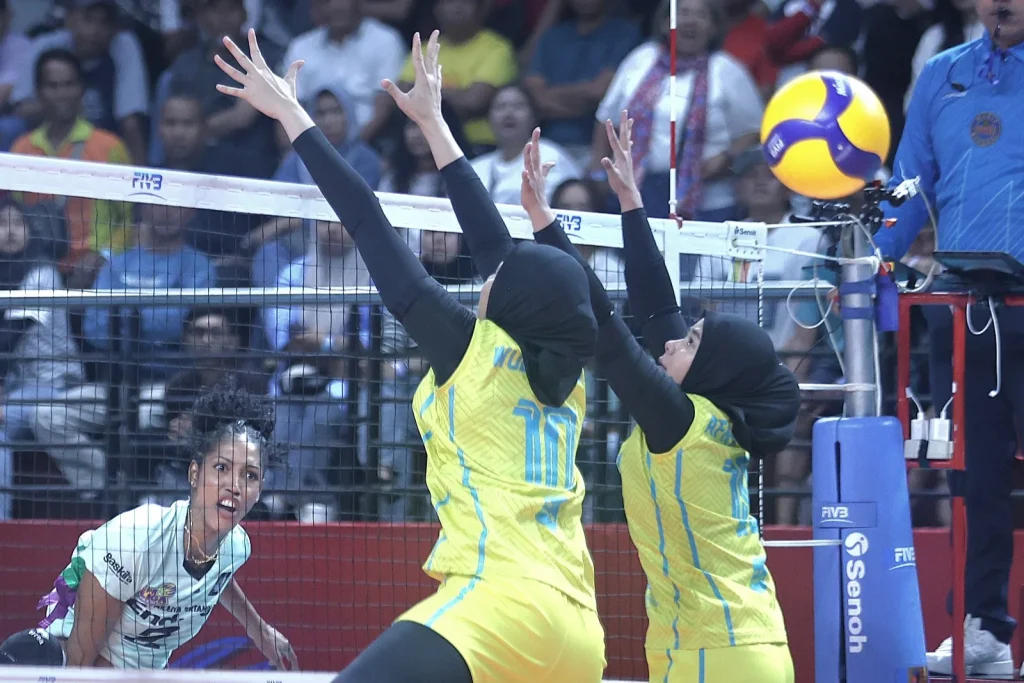 Review Final Four 1 Proliga : Unggulan Memimpin Foto : aksi spike pemain asing Pertamina Enduro (c)PBVSI