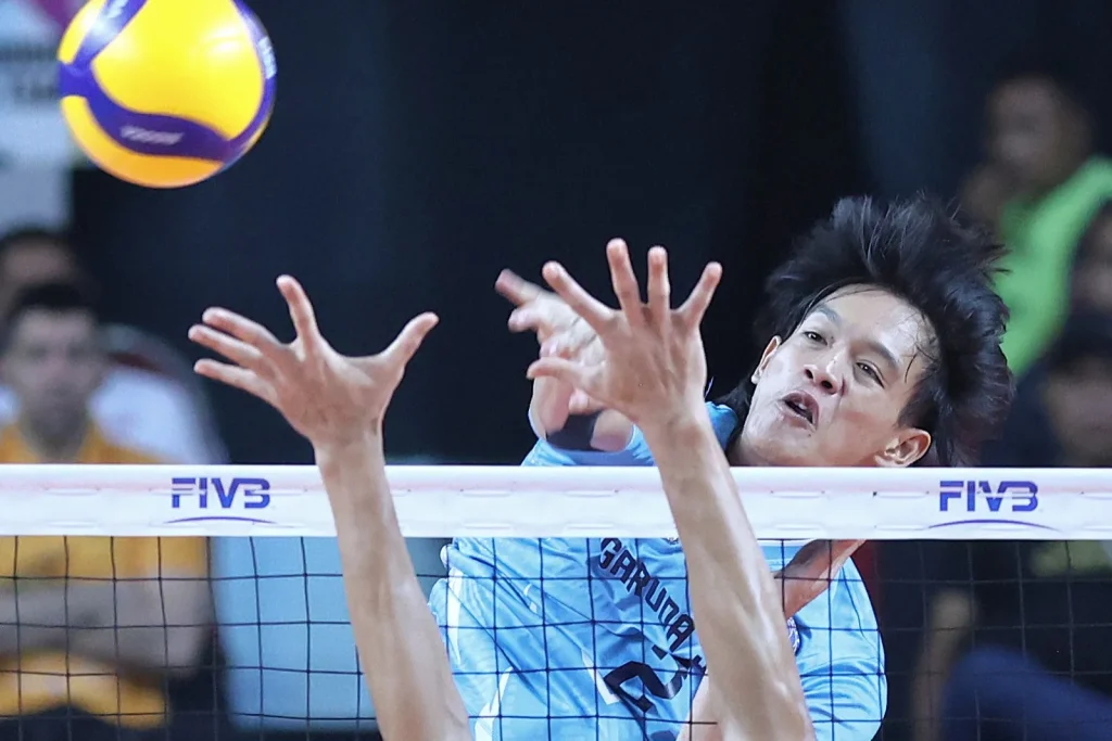 Review Final Four 1 Proliga : Unggulan Memimpin Foto : Garuda Jaya masih berjuang merebut poin (c)PBVSI