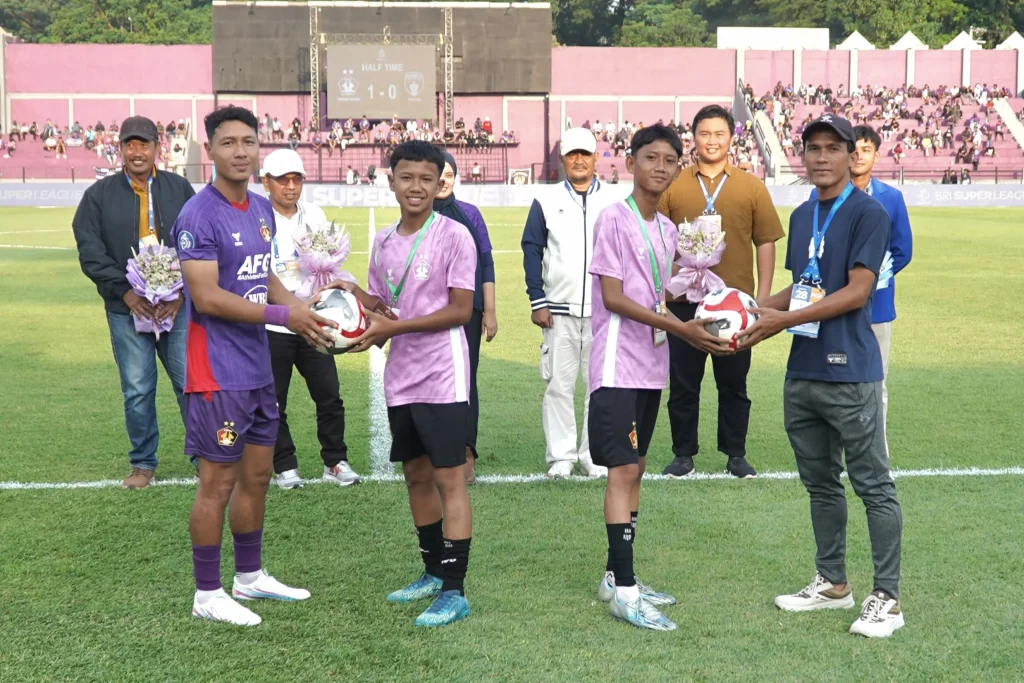 Liga Persik, Wadah Talenta Terbaik Kediri Raya Foto : Ady Eko Jayanto dan Faris Aditama turut hadir dalam peluncuran Liga Persik (c)Media-PersikFC