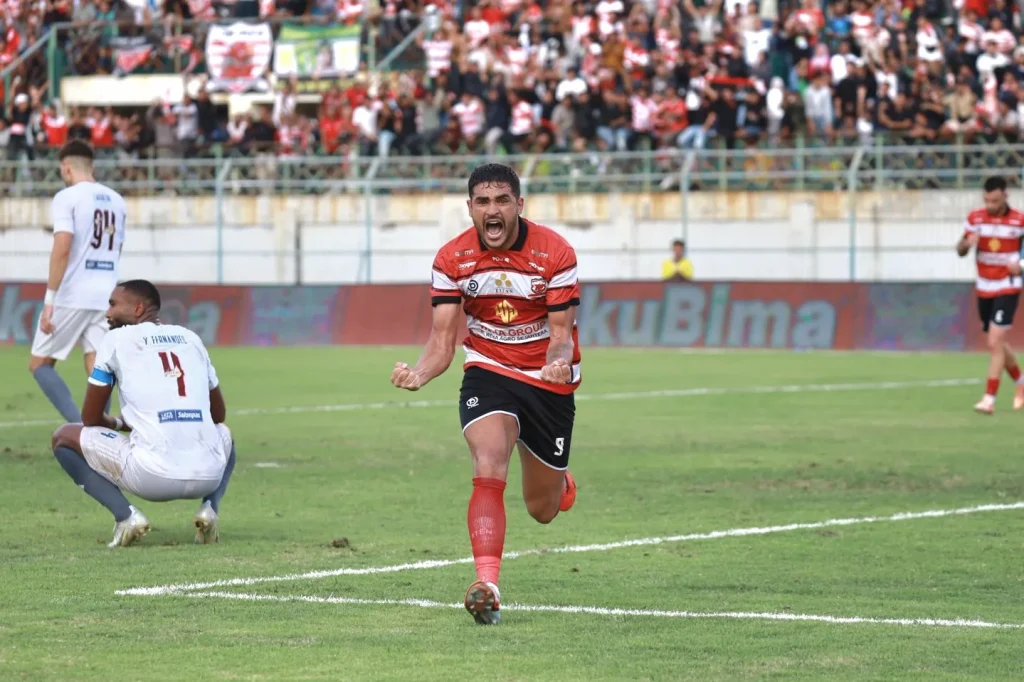 Review Pekan 34 Super League : Drama Akhir Liga Foto : Gol Junior Brandao berperan krusial (c)Media-MaduraUnitedFC