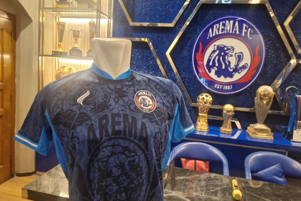Arema FC Luncurkan Jersey Pramusim 2026/27 Foto (c)IanSetiawan